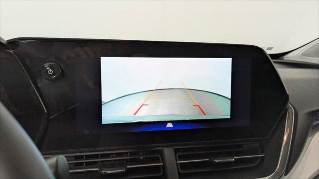 Used 2025 Chevrolet Trax LT w/ LT Convenience Package FWD image 32