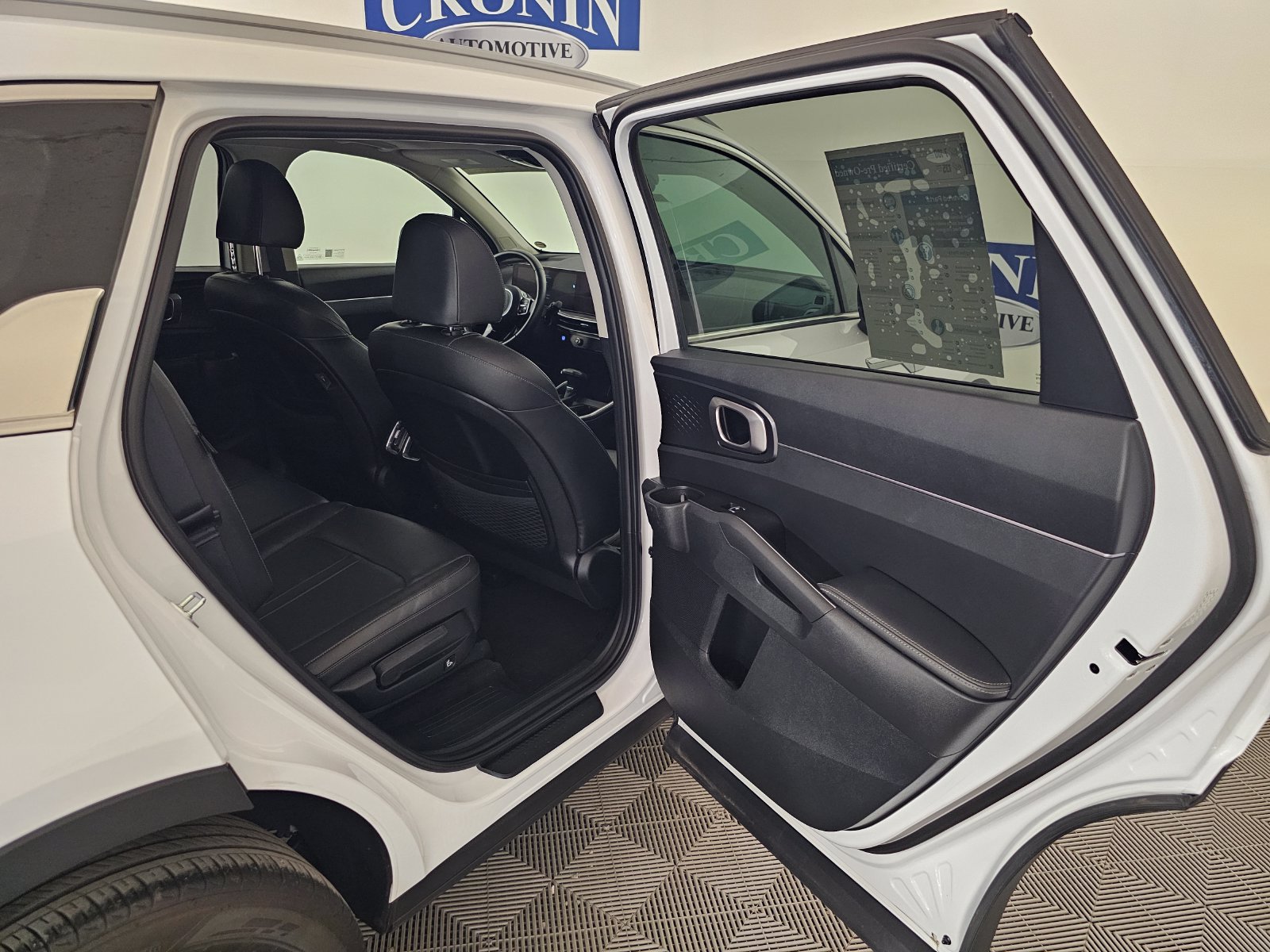 Used 2024 Kia Sorento S w/ Panoramic Sunroof Package FWD image 26