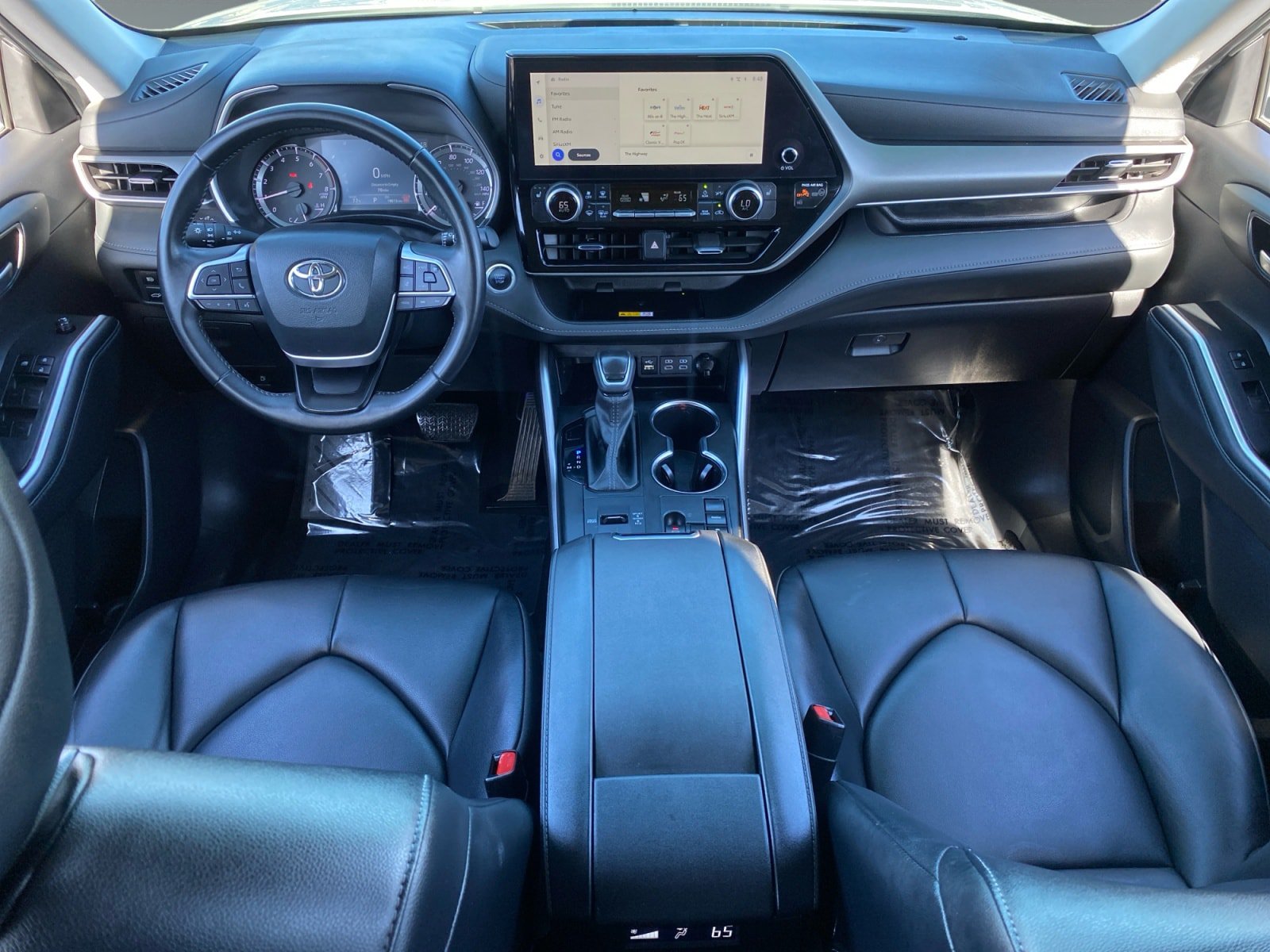 Used 2024 Toyota Highlander XLE FWD image 10