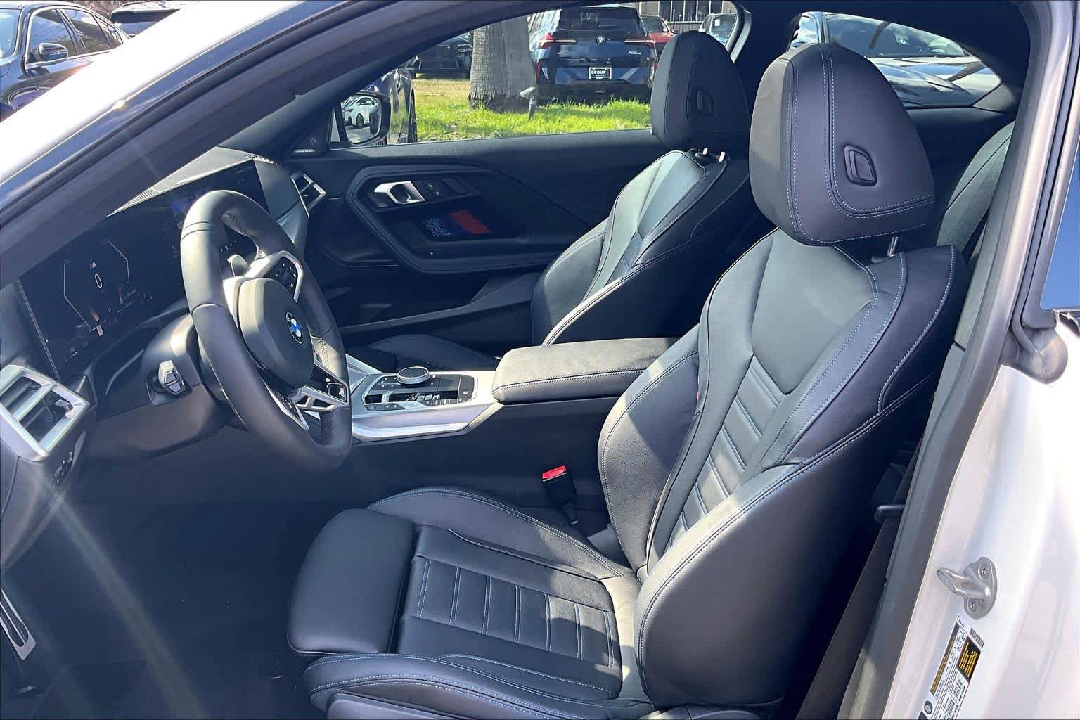 Used 2025 BMW 230i Coupe w/ M Sport Package image 8