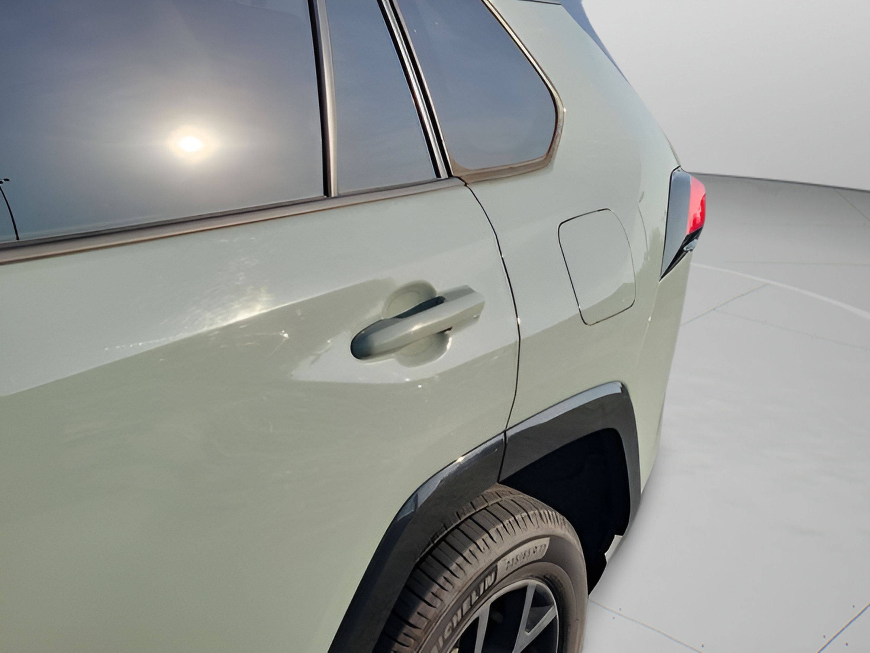 Used 2022 Toyota RAV4 XLE w/ Convenience Package FWD image 28