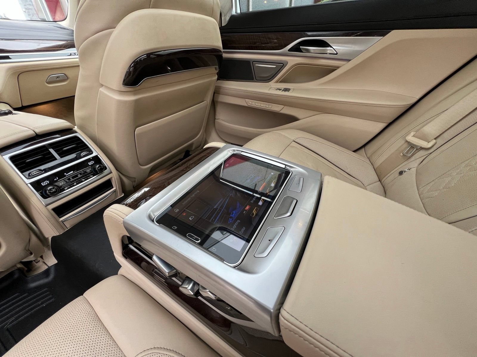 Used 2019 BMW 740e xDrive w/ Executive Package AWD/4WD image 24