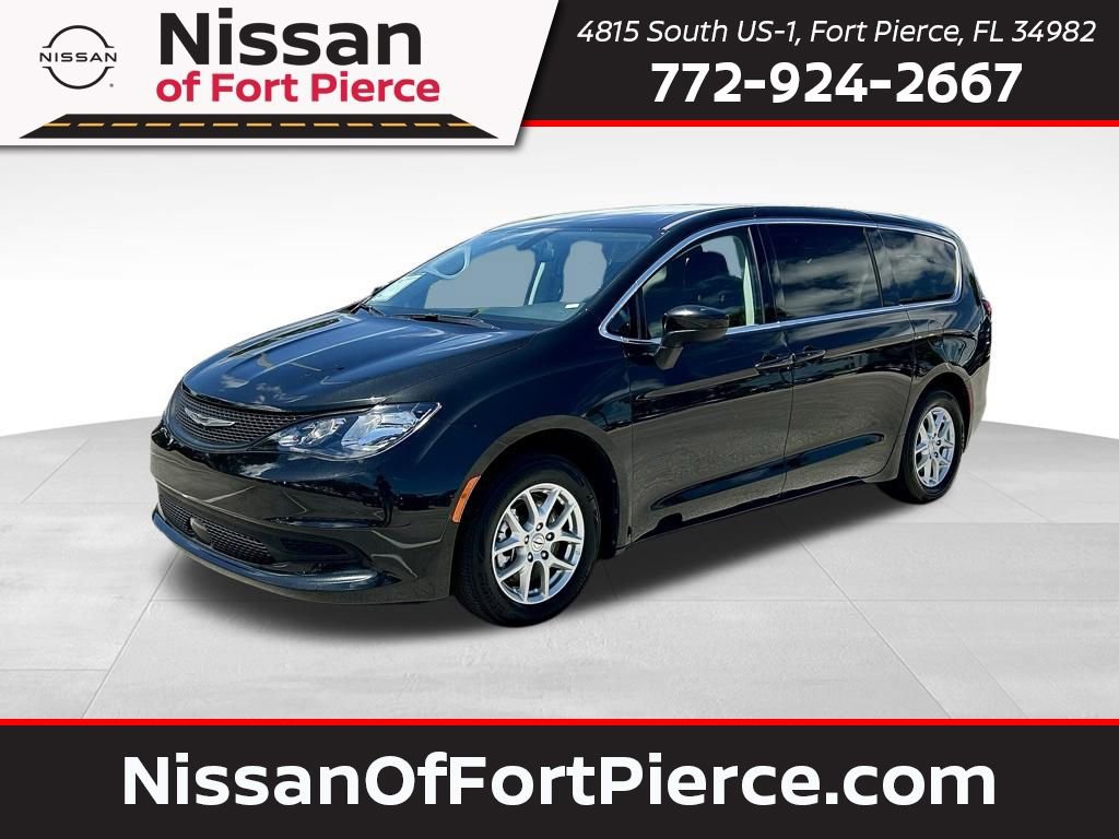Used 2022 Chrysler Voyager LX FWD image 1