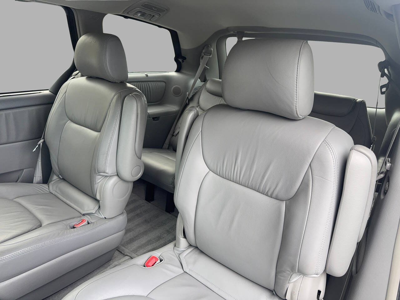 Used 2004 Toyota Sienna XLE w/ XLE Pkg 19 FWD image 23