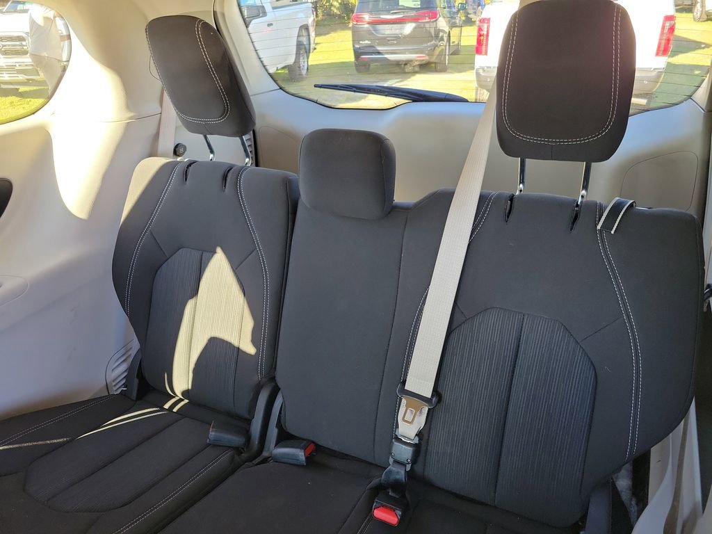 Used 2023 Chrysler Voyager LX image 32