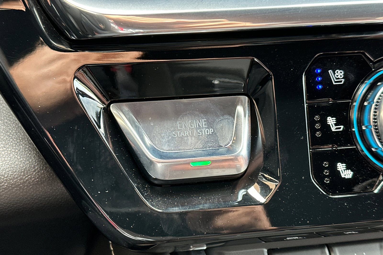 Certified 2025 GMC Sierra 2500 Denali Ultimate AWD/4WD image 23