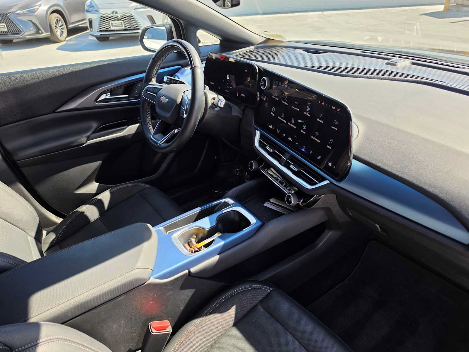 Used 2024 Chevrolet Equinox EV LT w/ Active Safety Package 3 FWD image 11