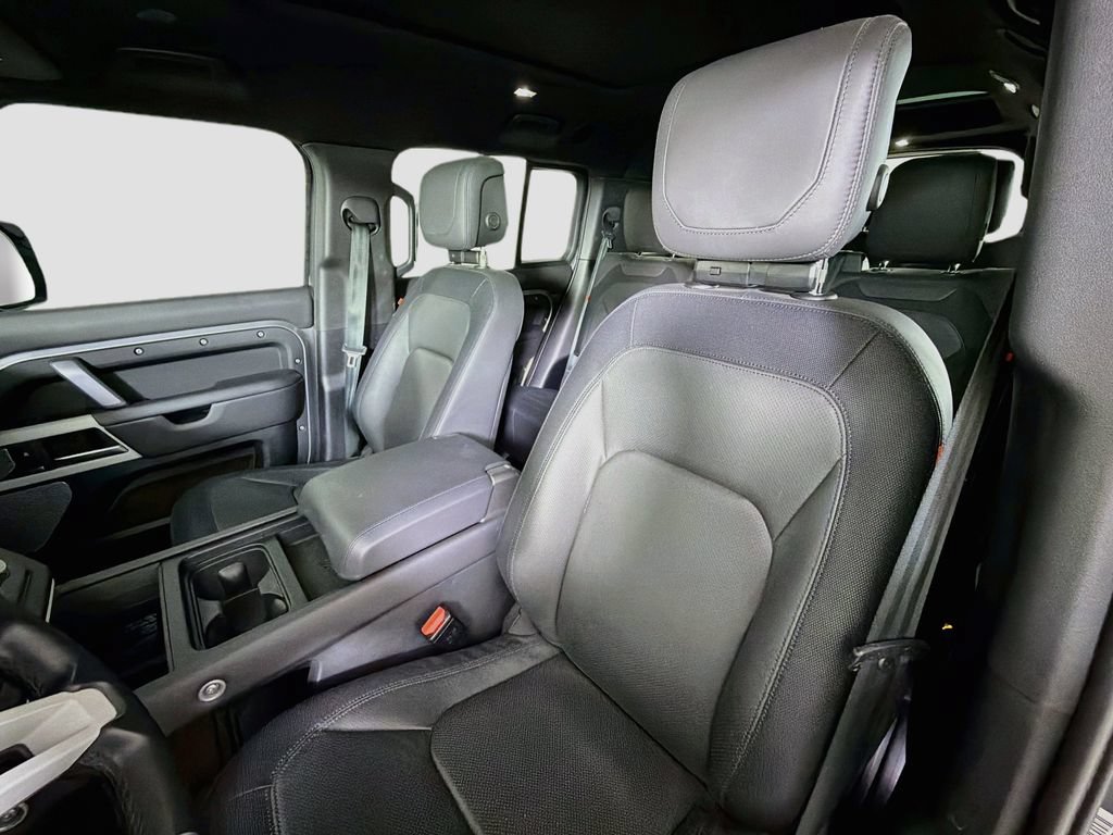 Used 2024 Land Rover Defender 130 X-Dynamic SE AWD/4WD image 13