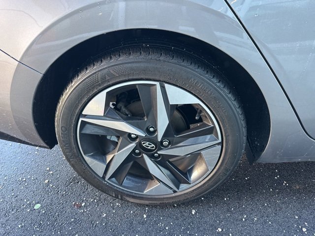 Used 2023 Hyundai Elantra Limited image 31