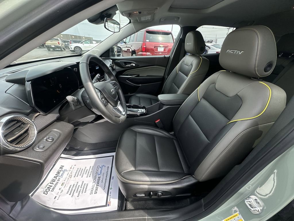 Used 2025 Chevrolet Trax ACTIV w/ Sunroof Package FWD image 11