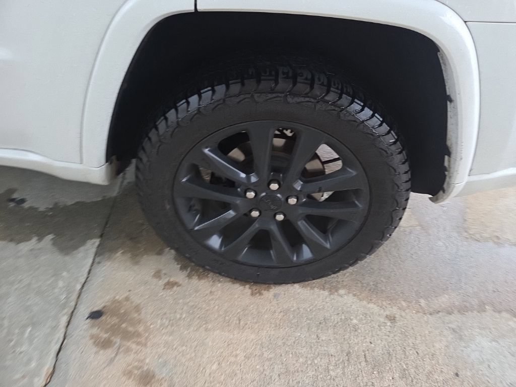 Used 2019 Jeep Grand Cherokee Altitude AWD/4WD image 12