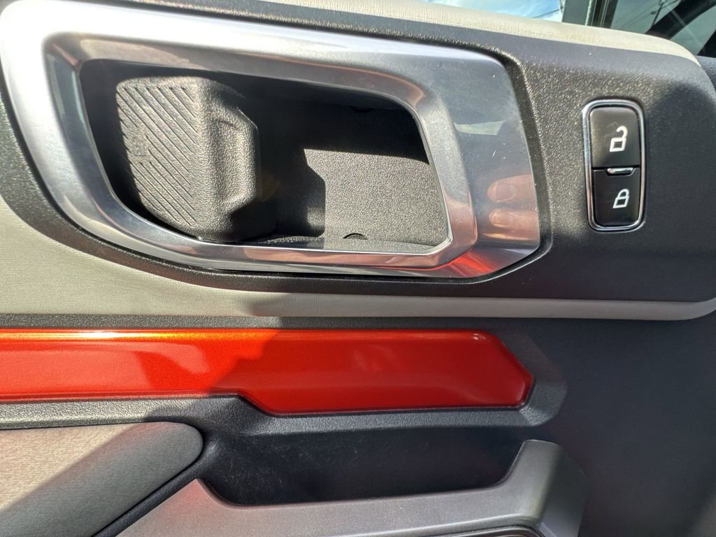 Used 2023 Ford Bronco Badlands image 13