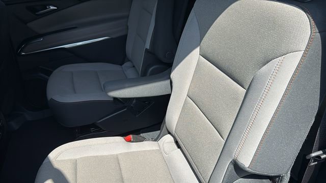 Used 2025 Chevrolet Traverse LT FWD image 23