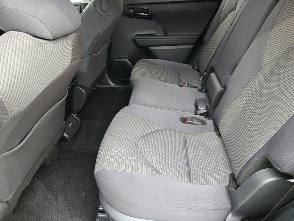 Certified 2024 Toyota Highlander LE AWD/4WD image 19