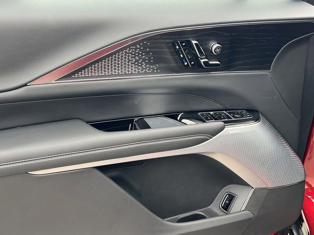 New 2026 Cadillac Lyriq V image 10