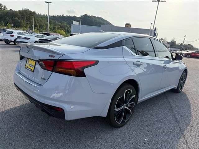 Used 2023 Nissan Altima 2.5 SR AWD/4WD image 12