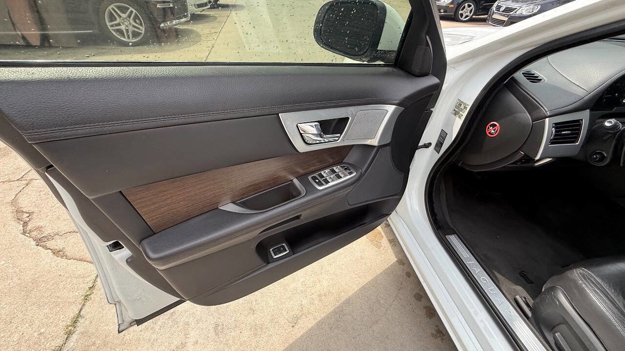 Used 2013 Jaguar XF RWD image 42