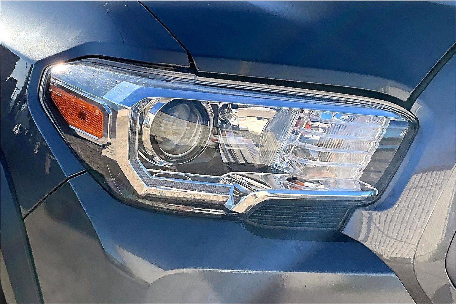 Used 2022 Toyota Tacoma TRD Off-Road image 30