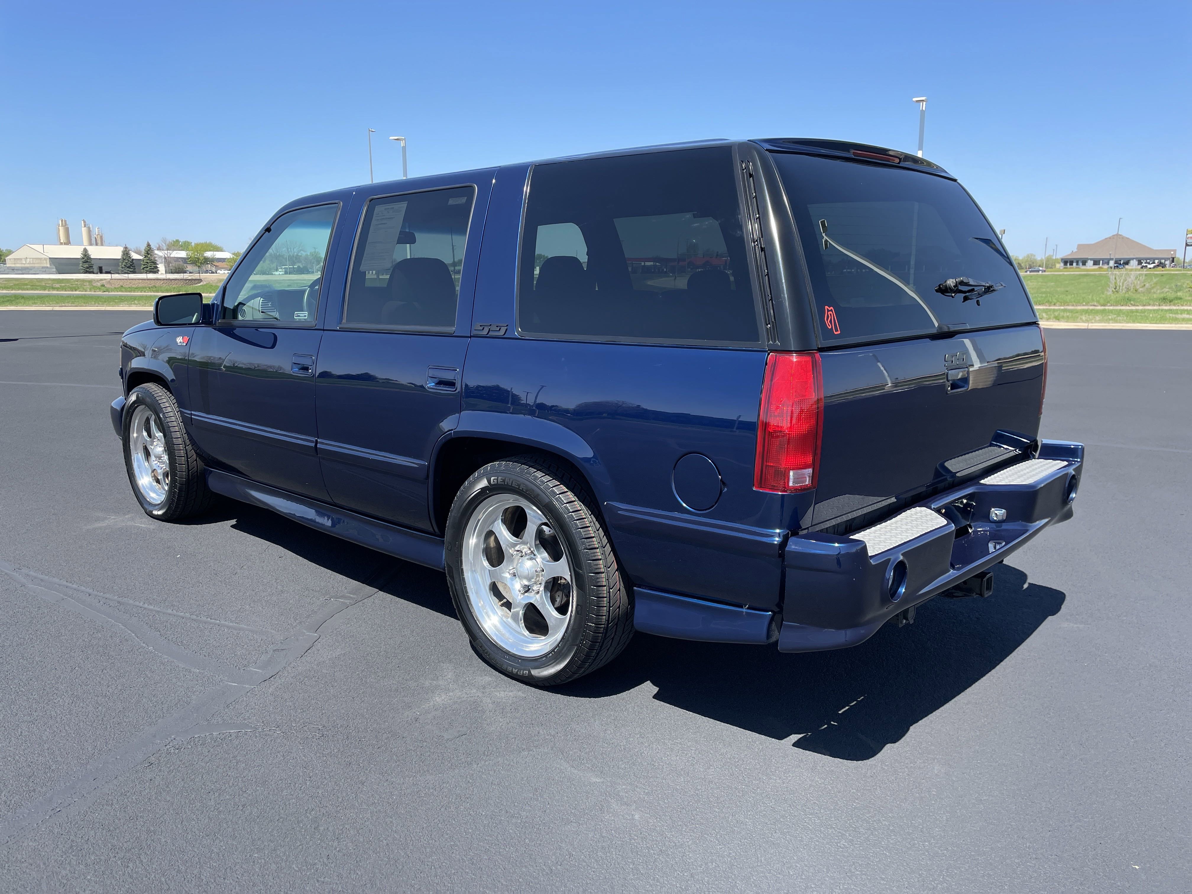 Used 1996 Chevrolet Tahoe 4WD image 3