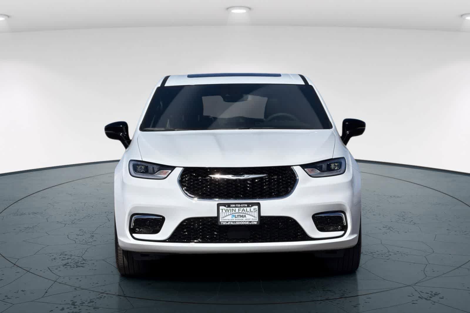 New 2026 Chrysler Pacifica Limited AWD/4WD image 10