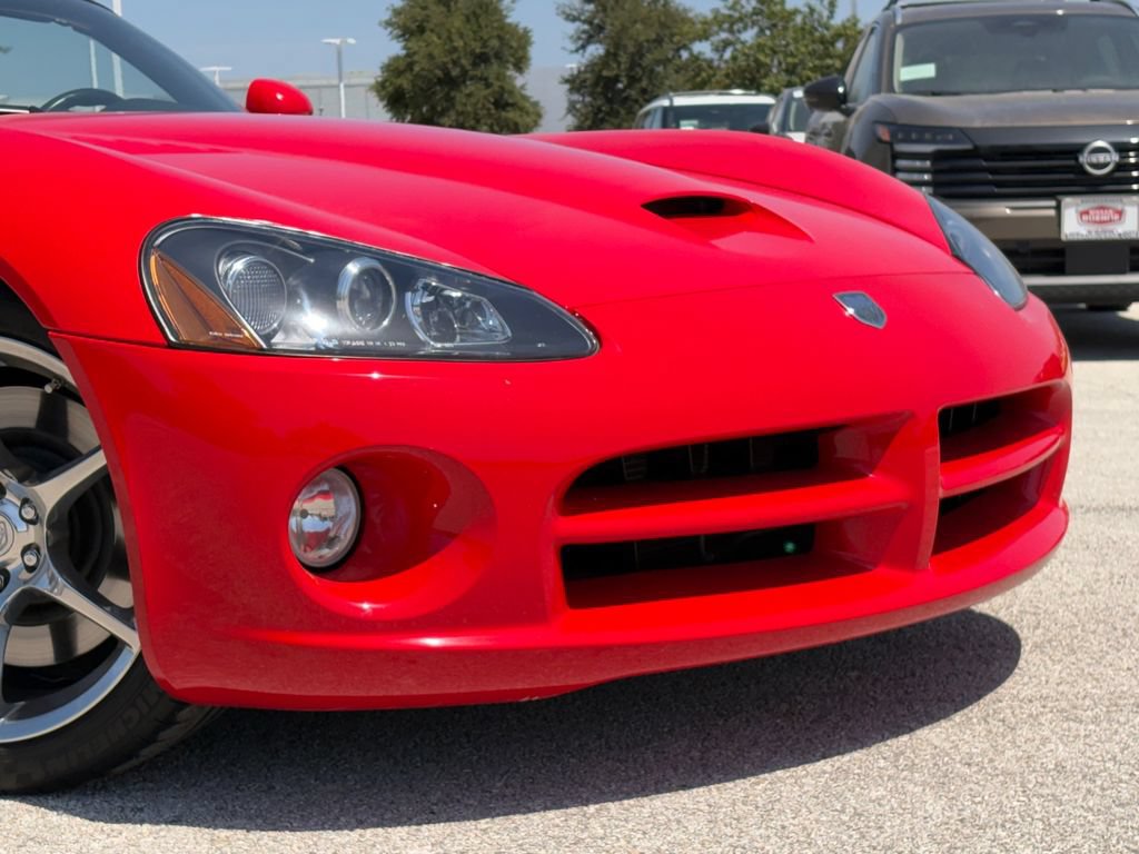 Used 2004 Dodge Viper SRT-10 RWD image 3