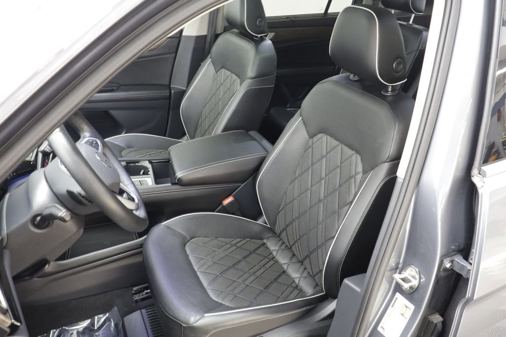 Used 2024 Volkswagen Atlas SEL Premium R-Line AWD/4WD image 16