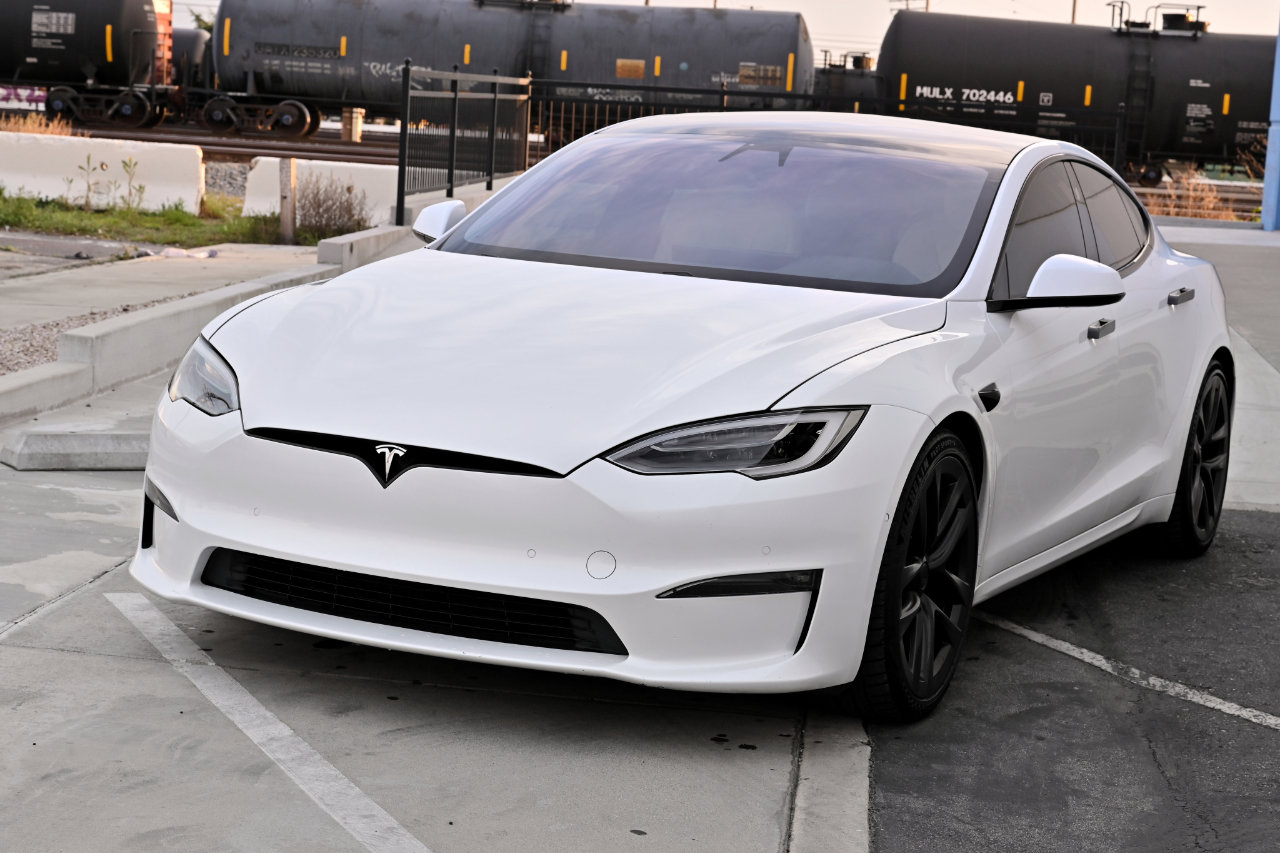 Used 2022 Tesla Model S Plaid image 11