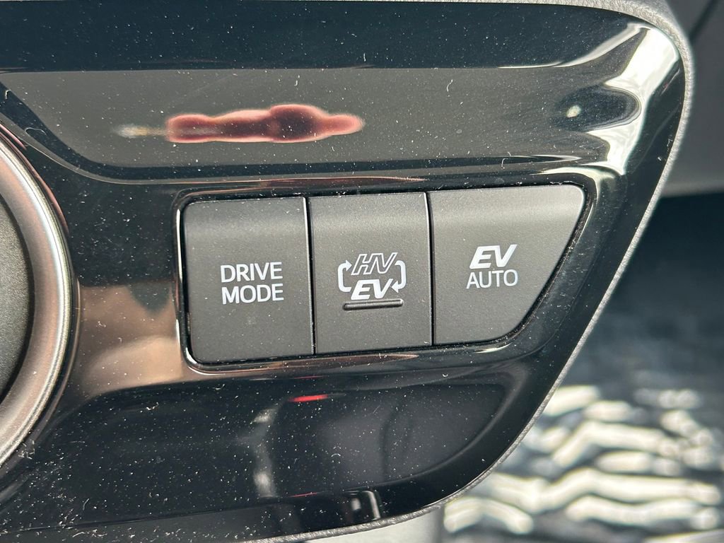 Used 2022 Toyota Prius Prime LE FWD image 26