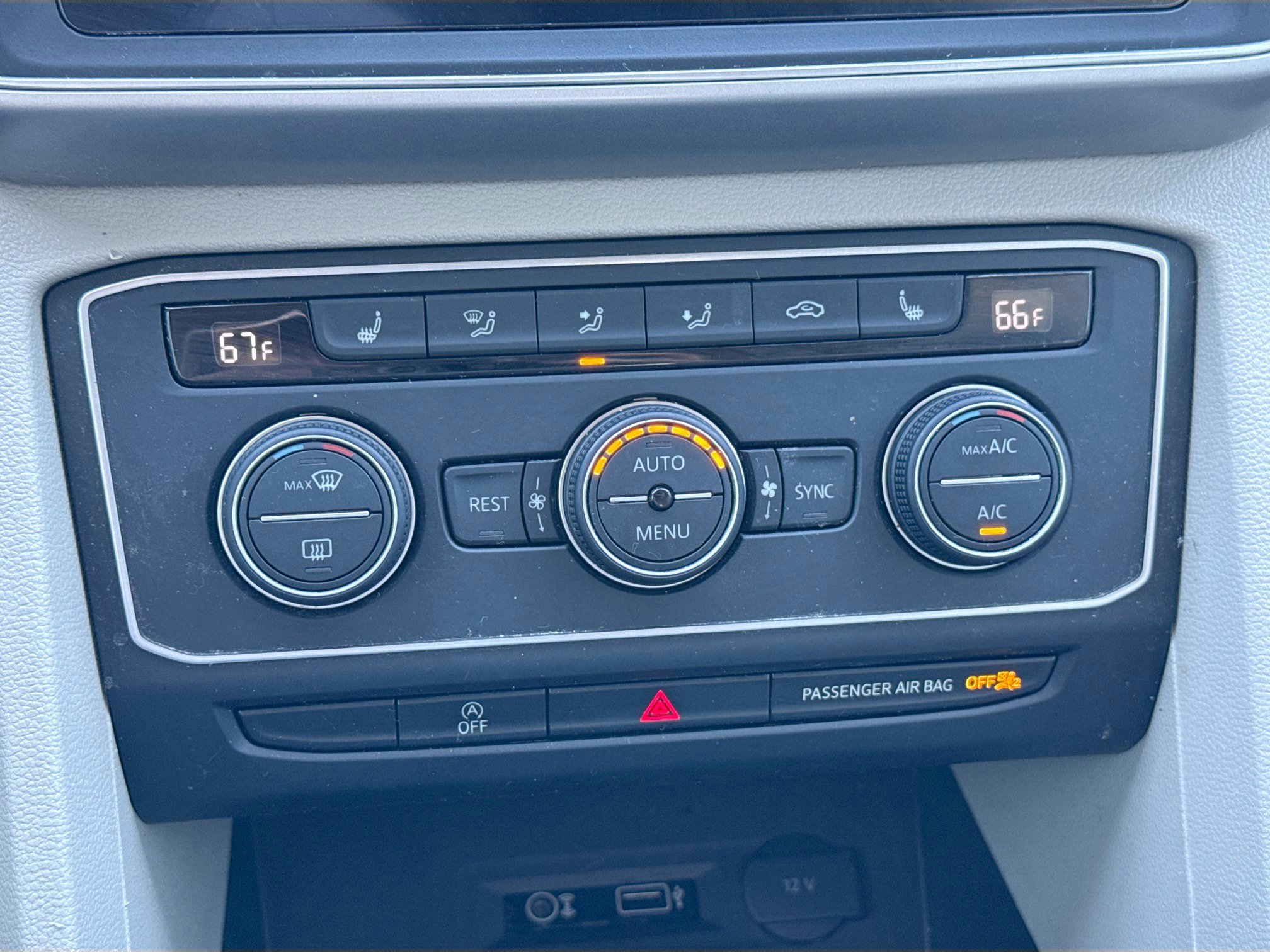 Used 2019 Volkswagen Atlas SE image 32