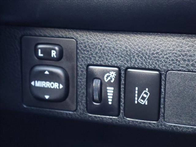 Used 2018 Toyota RAV4 Limited AWD/4WD image 18