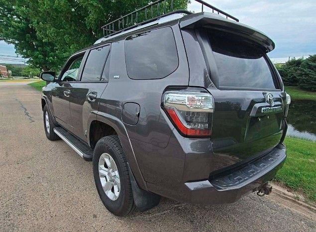 Used 2016 Toyota 4Runner SR5 AWD/4WD image 2
