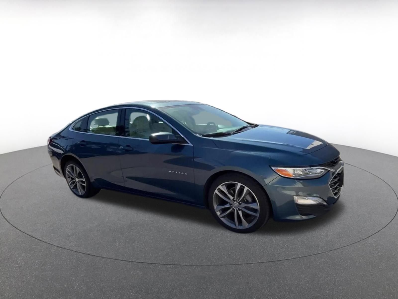 Used 2024 Chevrolet Malibu LT image 2
