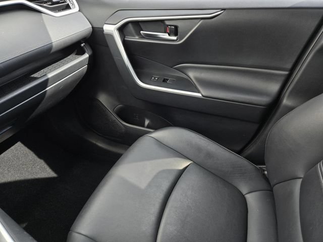 Used 2021 Toyota RAV4 XLE Premium FWD image 27