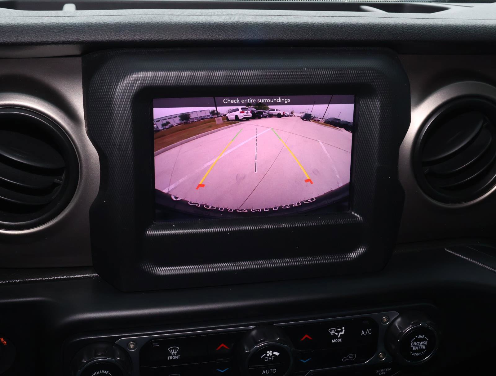 Used 2020 Jeep Wrangler Sport S image 24