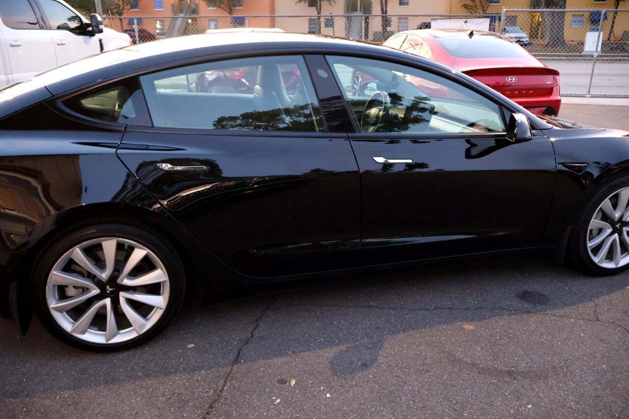 Used 2022 Tesla Model 3 Standard Range image 8