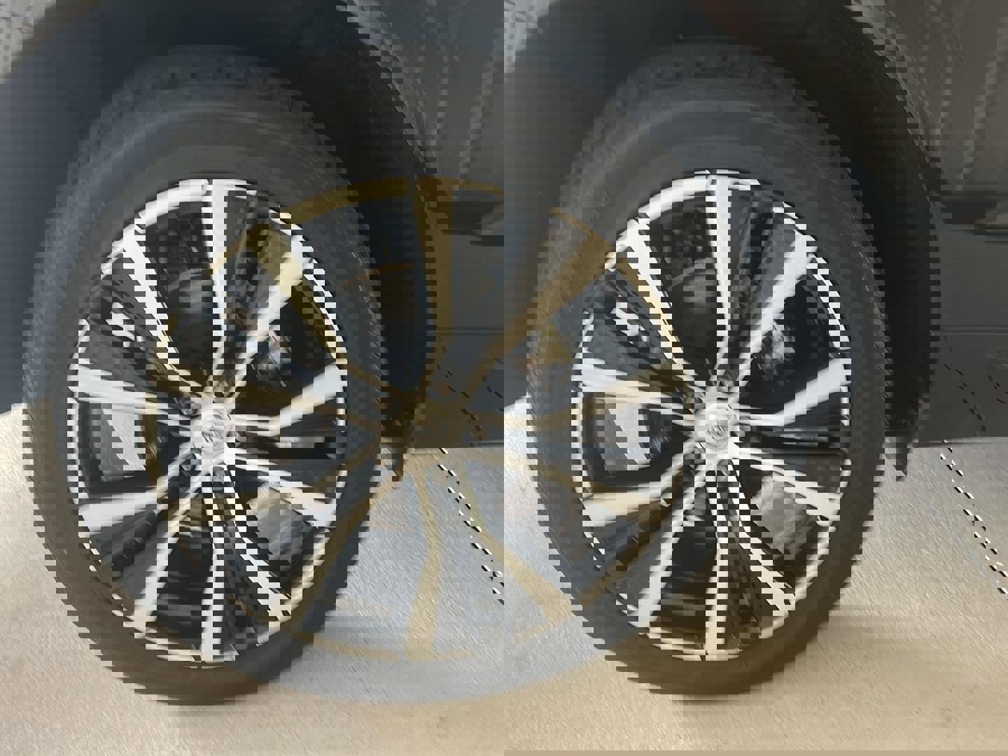 Used 2023 Volvo XC60 B5 Plus image 28