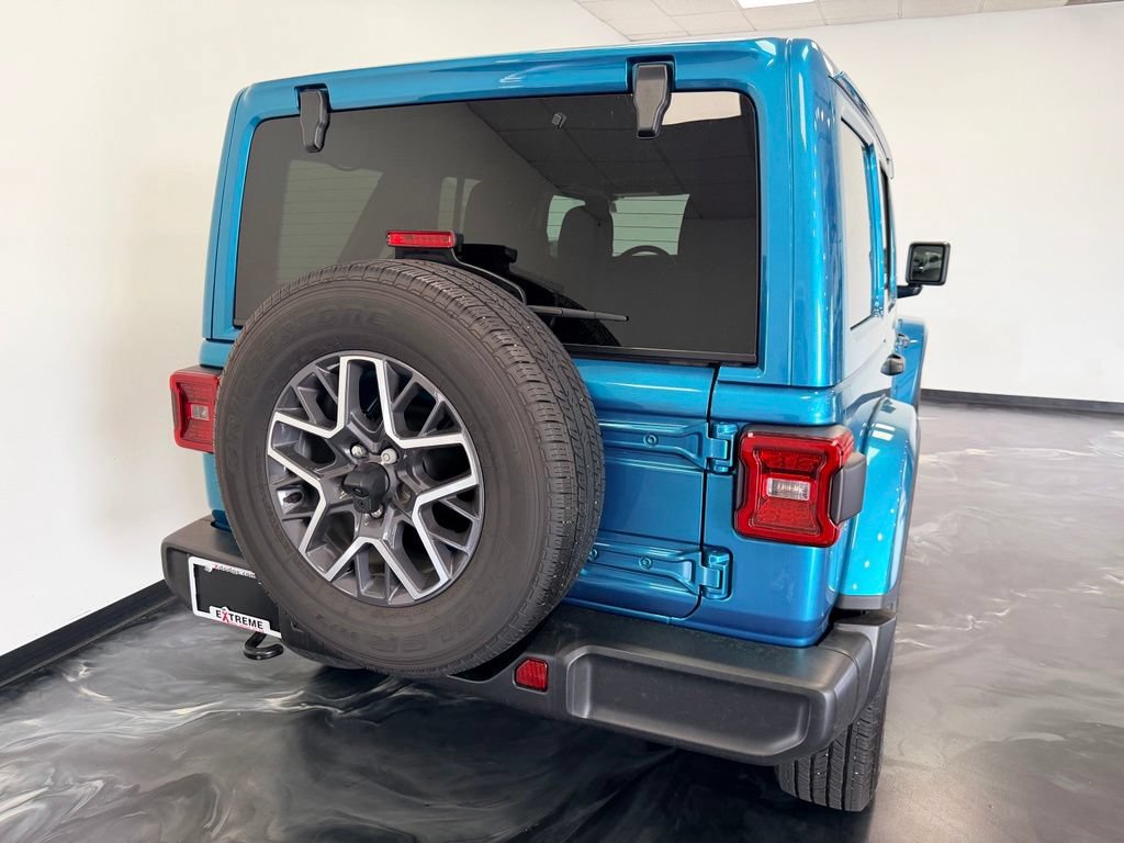 Used 2024 Jeep Wrangler Unlimited Sahara w/ Technology Group AWD/4WD image 6