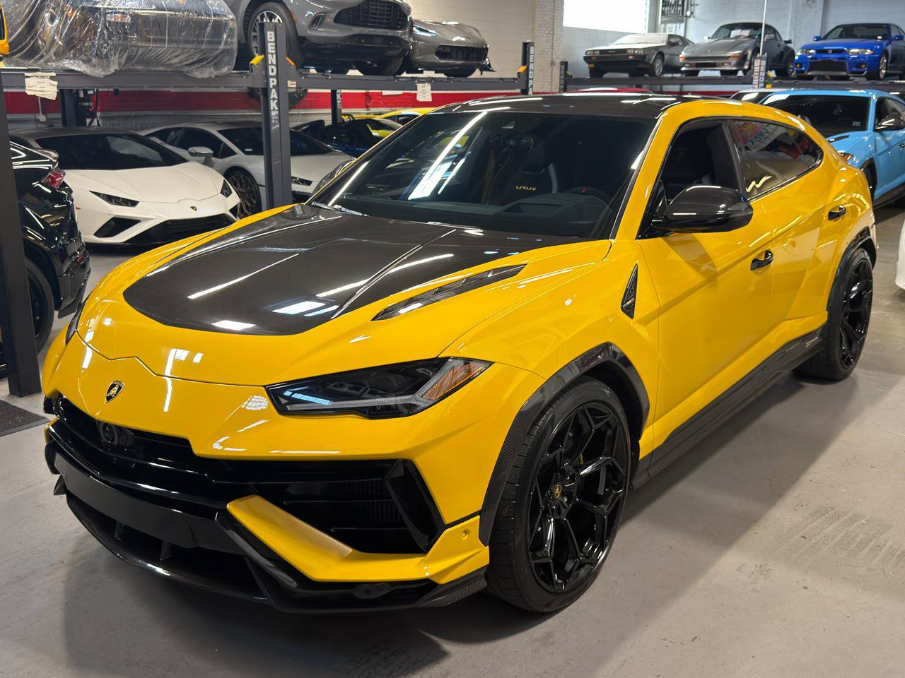Used 2023 Lamborghini Urus Performante AWD/4WD image 12