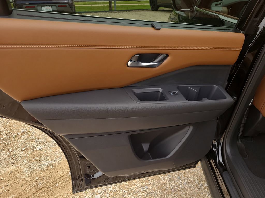 New 2026 Nissan Pathfinder Platinum FWD image 12