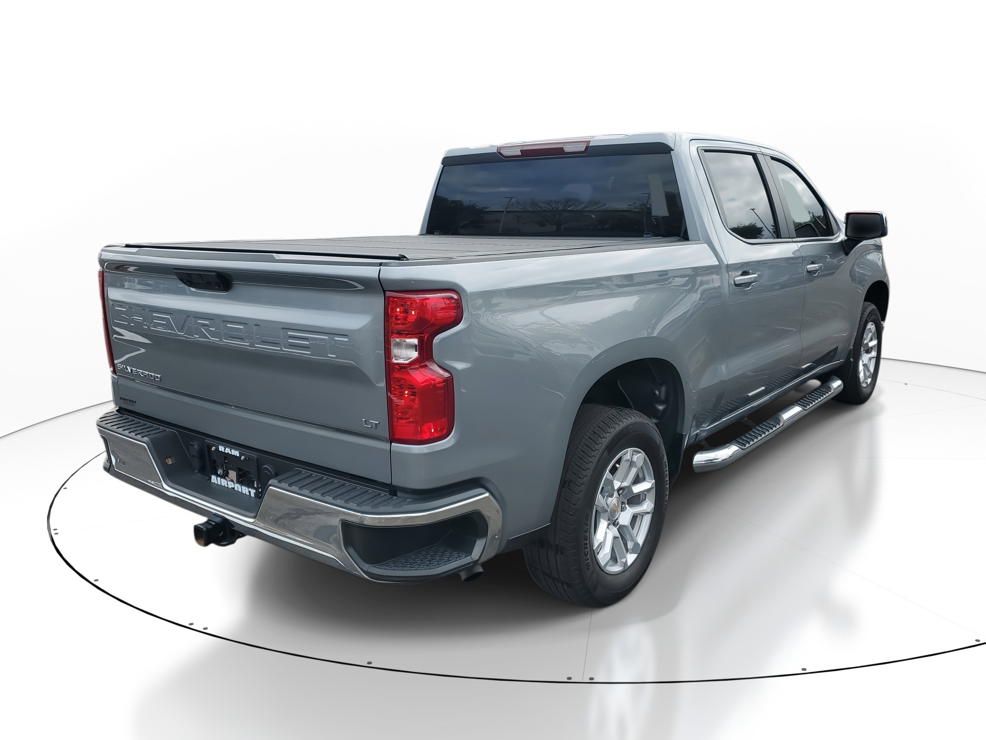 Used 2025 Chevrolet Silverado 1500 LT image 4