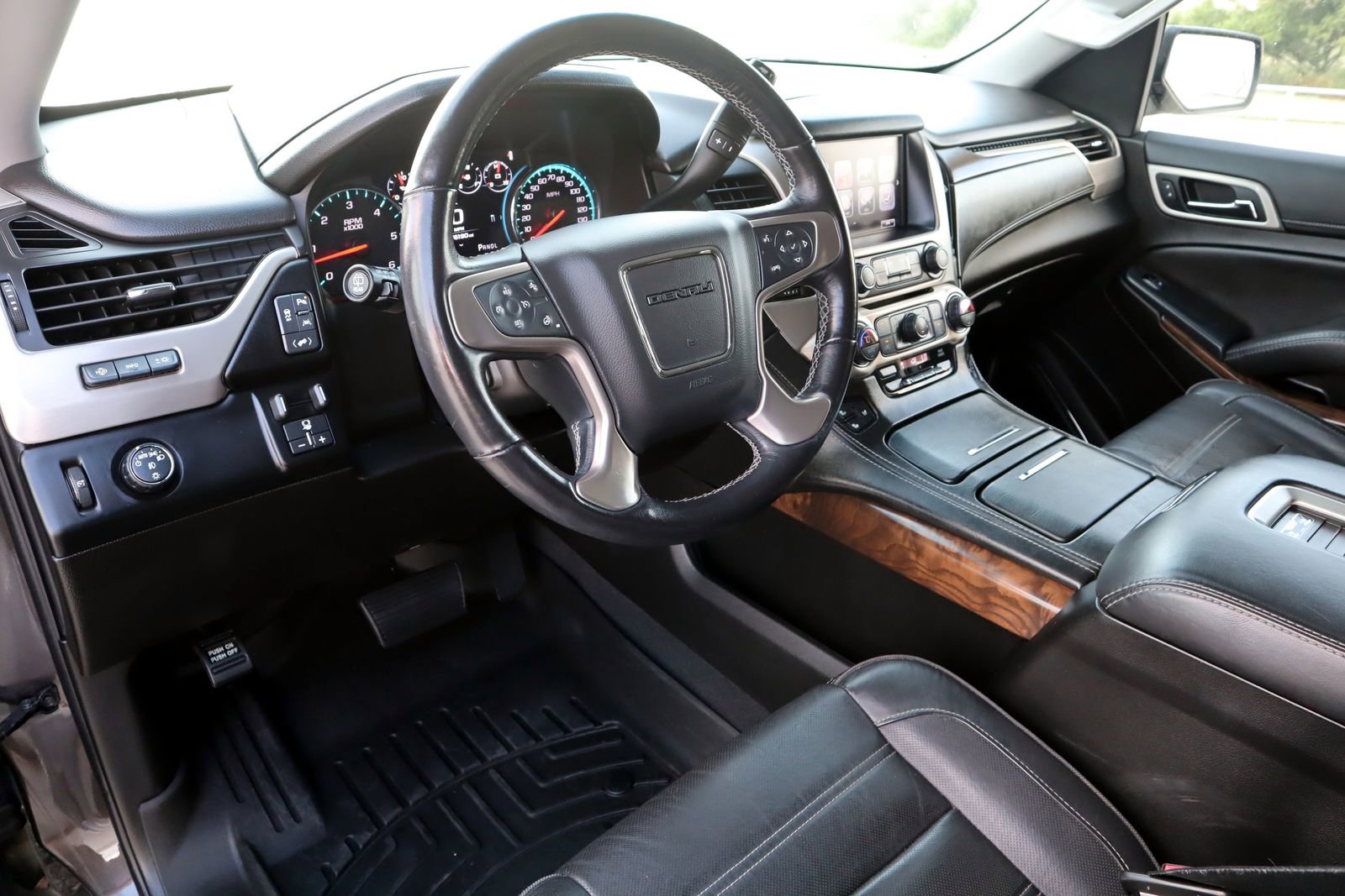 Used 2019 GMC Yukon Denali RWD image 27
