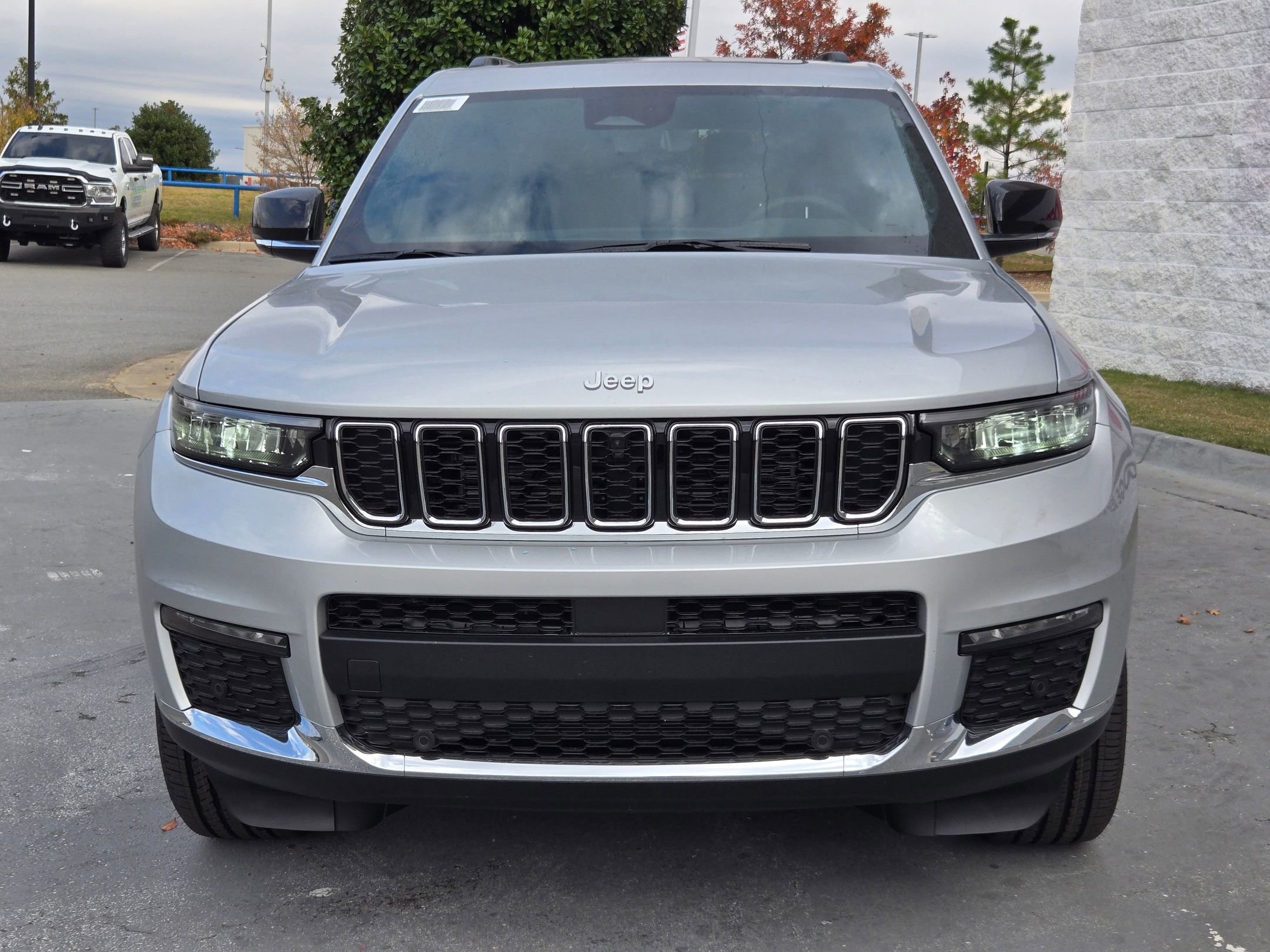 New 2025 Jeep Grand Cherokee L Limited w/ Luxury Tech Group II image 2