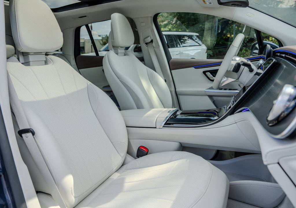Used 2023 Mercedes-Benz EQE 350+ SUV w/ Exclusive Trim Package image 20