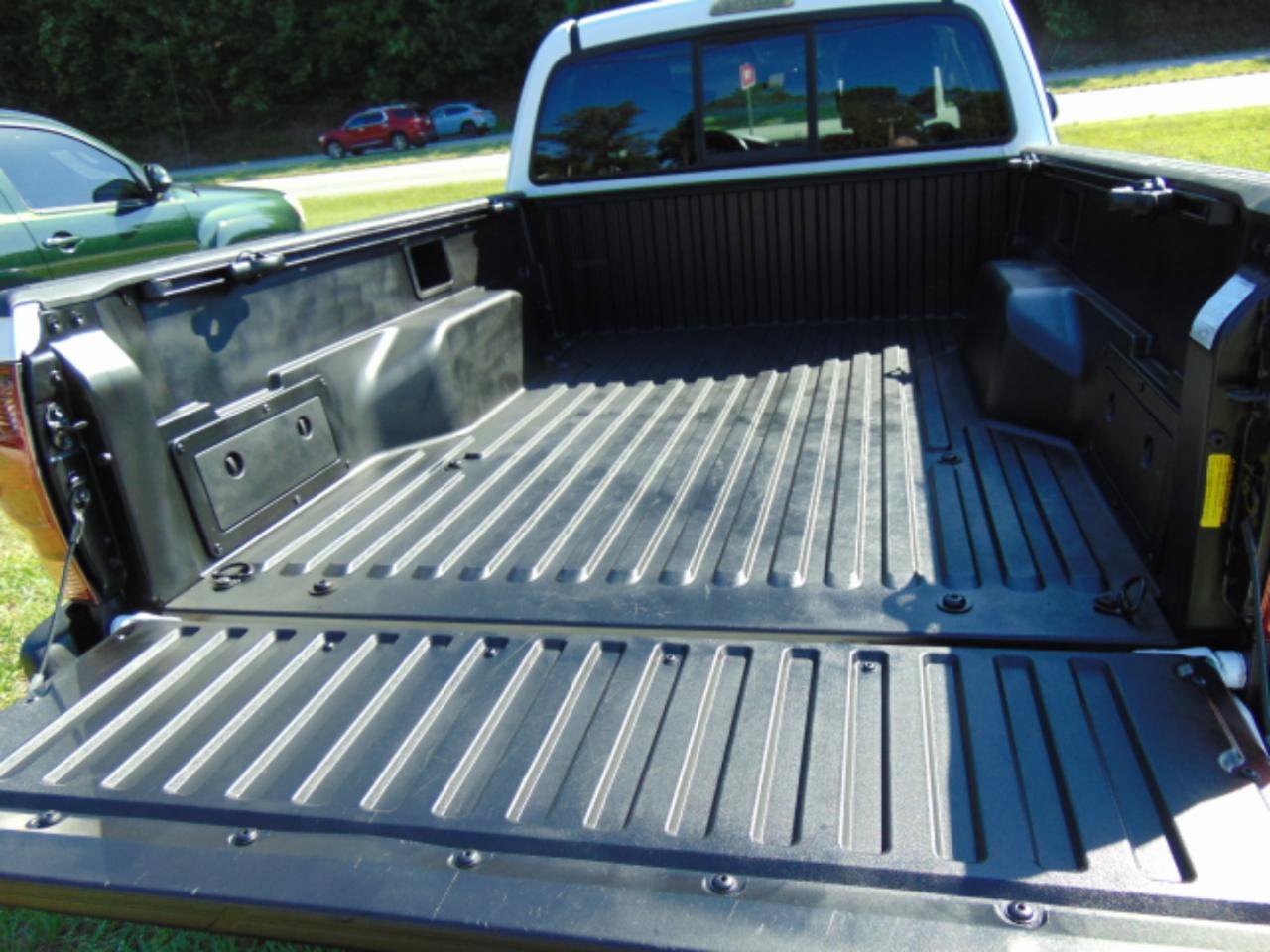 Used 2012 Toyota Tacoma 4x4 Access Cab V6 w/ Convenience Pkg image 9