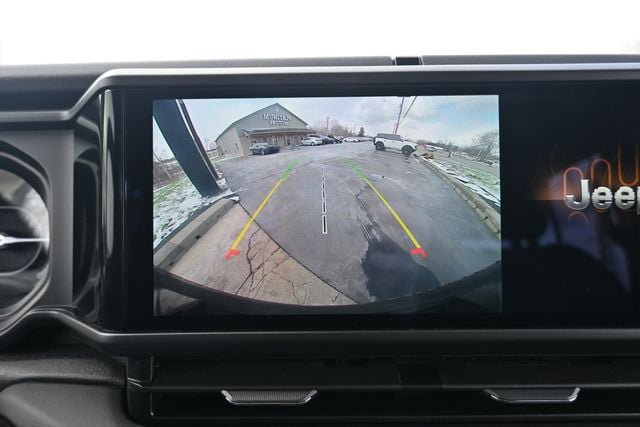 Used 2025 Jeep Wrangler Sahara AWD/4WD image 42