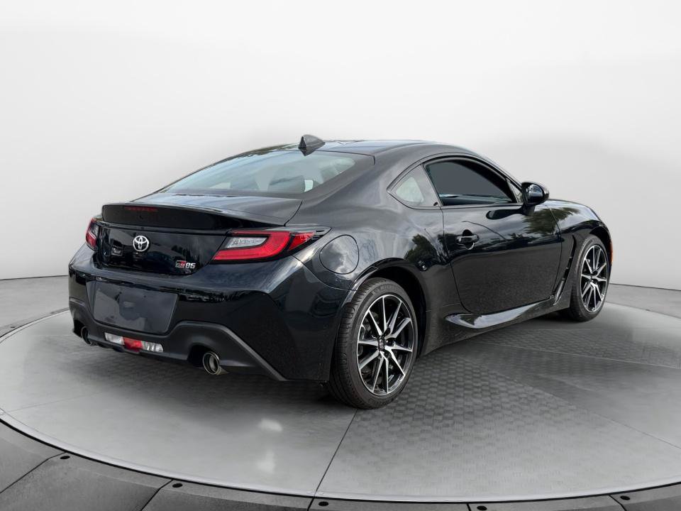 Used 2024 Toyota GR86 RWD image 7