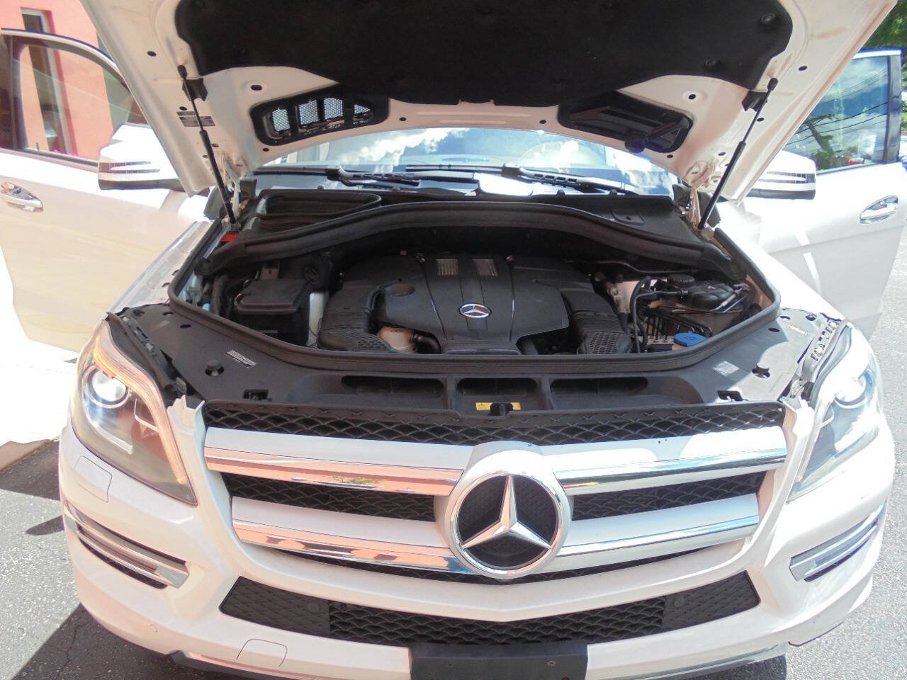 Used 2015 Mercedes-Benz GL 450 4MATIC w/ Lighting Package image 35