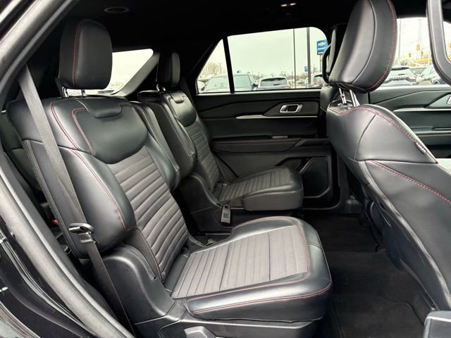 Used 2025 Ford Explorer ST-Line image 12