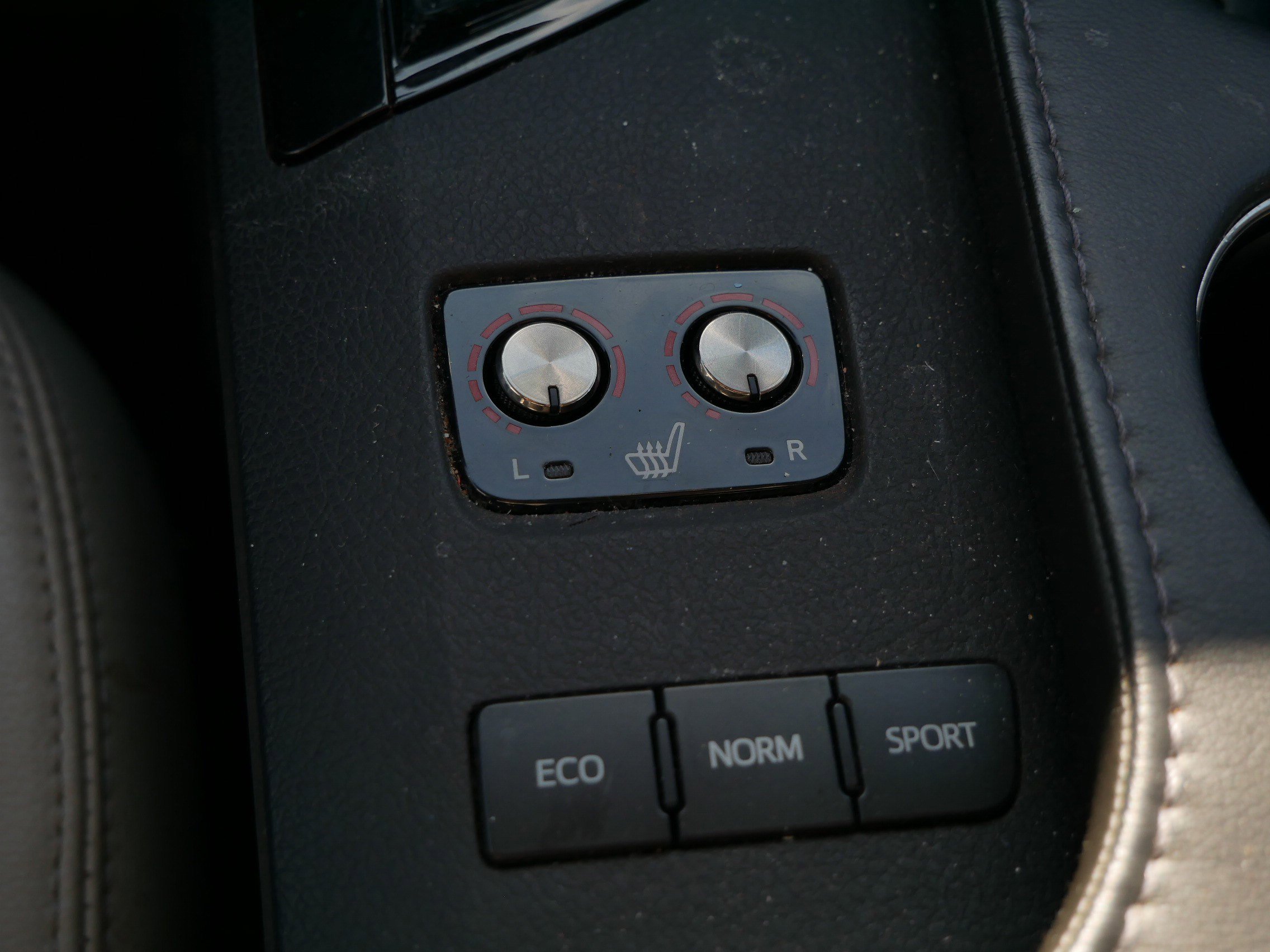 Used 2016 Toyota Avalon XLE Plus image 26