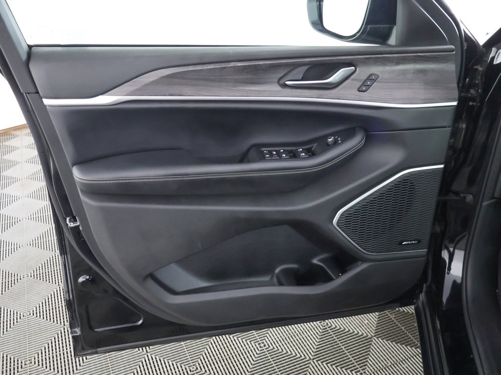 Used 2023 Jeep Grand Cherokee 4WD 4xe image 27